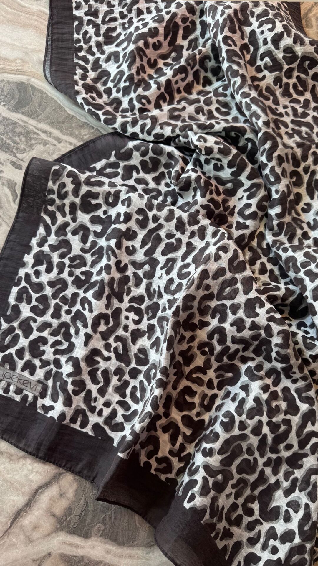 İpekevi Siyah Beyaz  Leopar Desenli Tensel Şal 02880