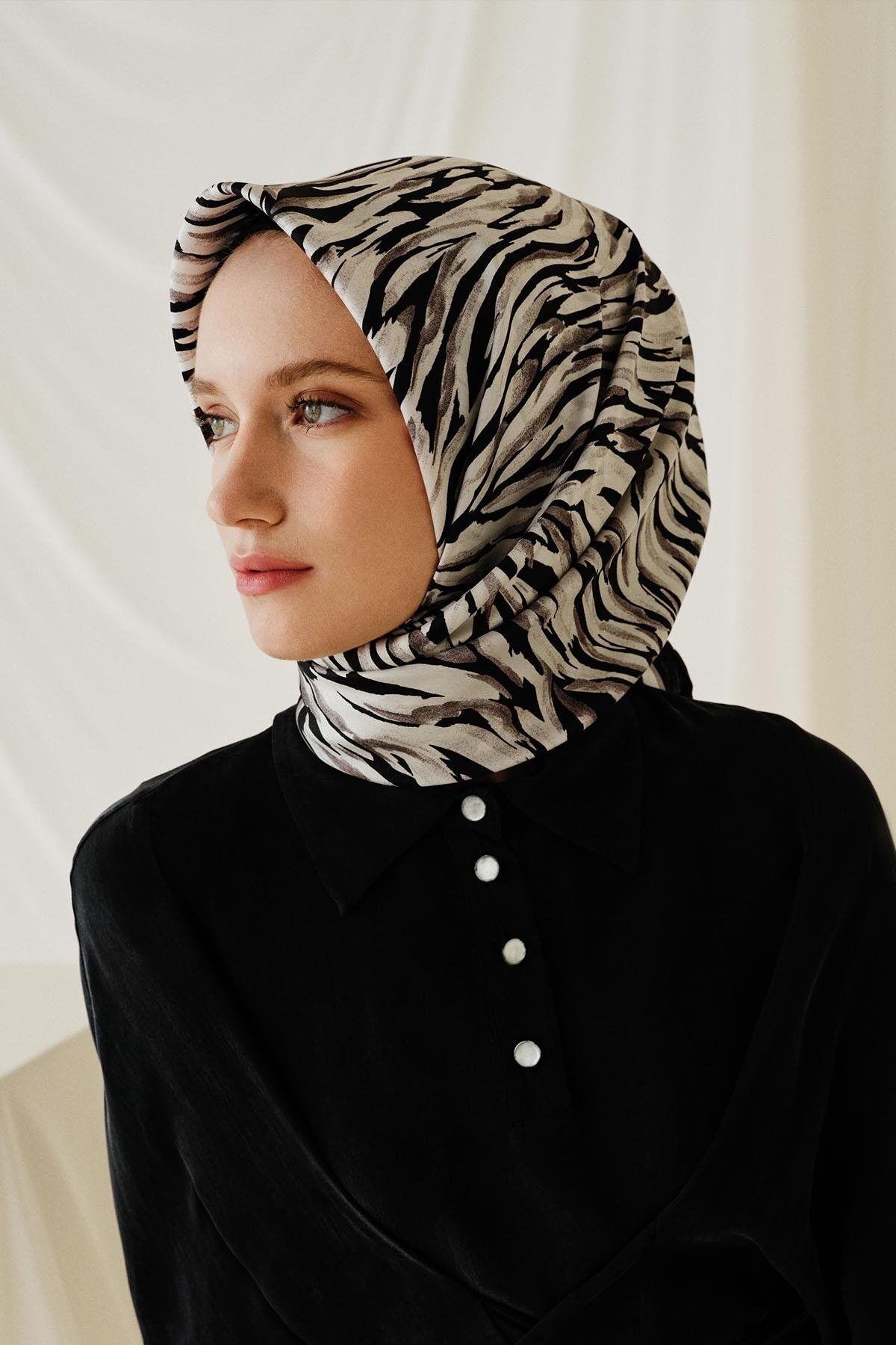 Armine İpek Eşarp 2025/2026 Sonbahar Kış - 9435D-09 - Tivil - Zebra Desen