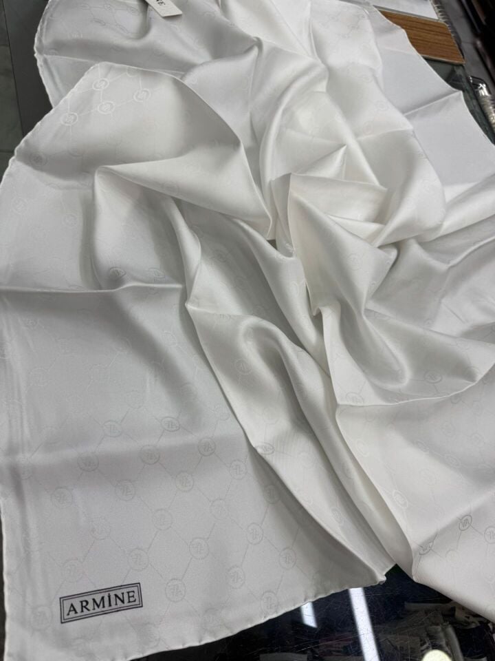 Armine Jakarlı İpek Eşarp - Monogram Desen -2000-400 Beyaz