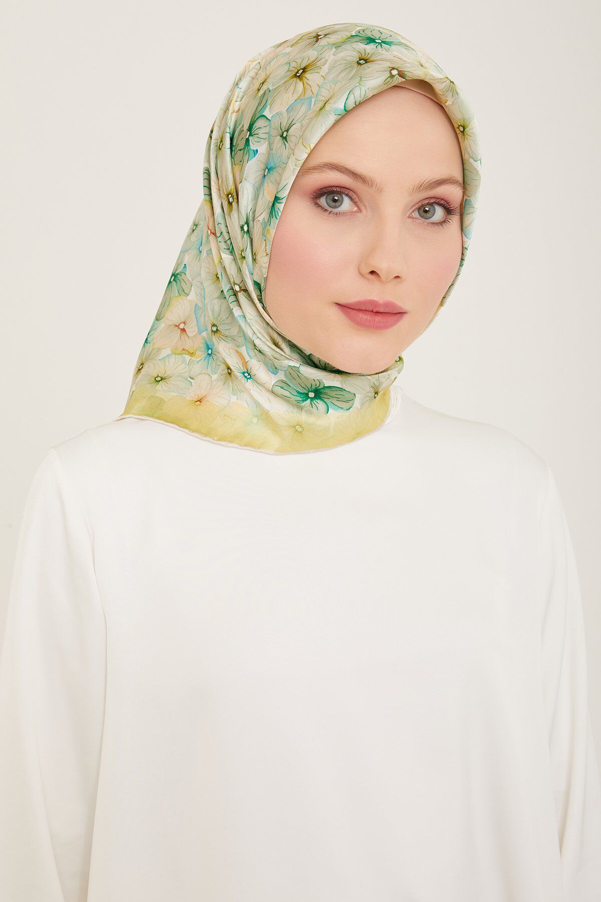 Armine İpek Eşarp 2024 İlkbahar-Yaz - 9108D-02 - Sura