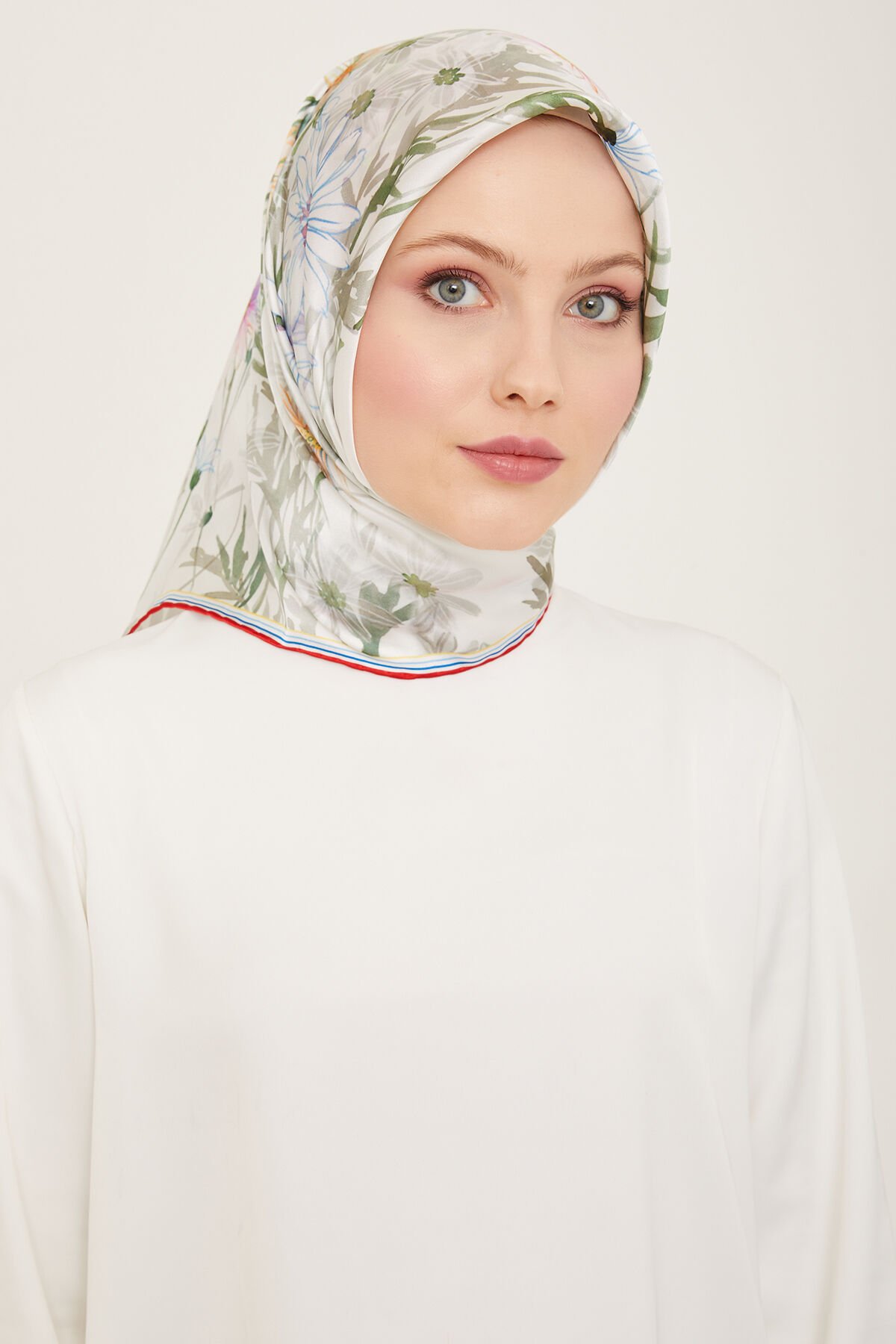 Armine İpek Eşarp 2024 İlkbahar-Yaz - 9129D-34 - Sura